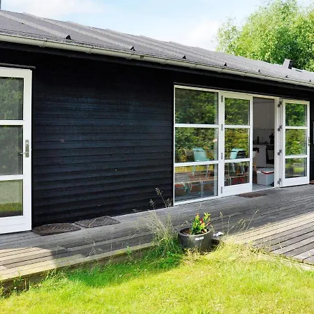 Beautiful Holiday In Tranek R With Barbecue Holiday home
